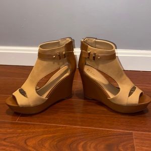 Gorgeous Bar III QBrown Wedge Sandals